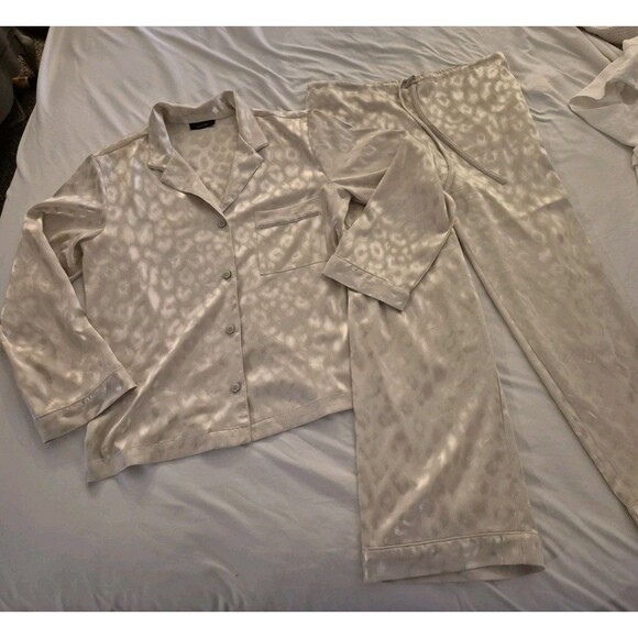 NATORI DECADENCE NOTCH PAJAMAS SET, SIZE MEDIUM, PEARL